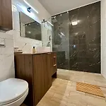 Momoapart - Downtown Tram Depot Apartment