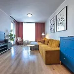 Momoapart - Downtown Tram Depot Apartment