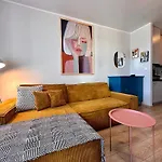 Momoapart - Downtown Tram Depot Apartment